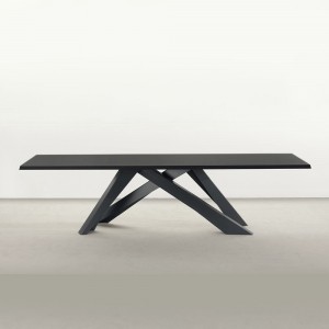 Mesa fija Big Table con acabados en arcilla Bonaldo. Ideal para salón.
