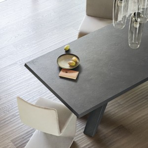 Mesa fija Big Table con acabados en arcilla Bonaldo. Ideal para salón.