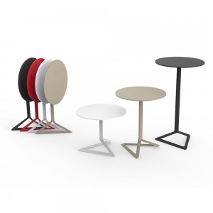 Mesa auxiliar Delta de Vondom. Muebles y complementos de exterior.