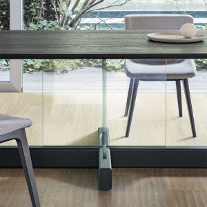 Mesa Cross Table glass Bonaldo. Mobiliario de diseño italiano para salones.