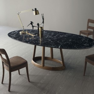 Mesa Greeny ovalada de Bonaldo. Mobiliario de diseño italiano ideal.