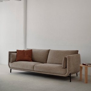 Sofá Must de Omelette ed. Sofá de diseño ideal para ambientes interiores.