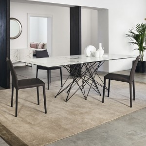 Mesa Octa rectangular de Bonaldo. Diseño italiano en variedad de acabados.