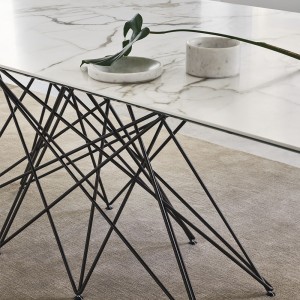 Mesa Octa rectangular de Bonaldo. Diseño italiano en variedad de acabados.