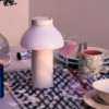 Lámpara portátil PC de Hay. Iluminación de diseño ideal para el hogar.