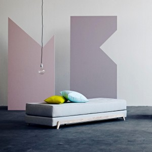 Sofá cama elegante Frame para dormitorio de Softline. Sofacamas de una y dos plazas.