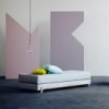 Sofá cama elegante Frame para dormitorio de Softline. Sofacamas de una y dos plazas.