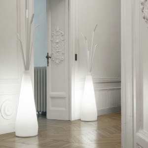 Perchero Kadou light de Bonaldo. Diseño de complementos para interiores.