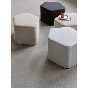Pouf Lake de diseño nórdico Softline. Poufs modulares para hogar y contract.