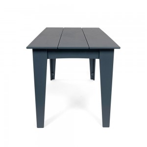 Mesa de comedor Alfresco de Loll Designs. Productos hechos con material reciclado.