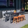 Mesa de comedor Alfresco de Loll Designs. Productos hechos con material reciclado.