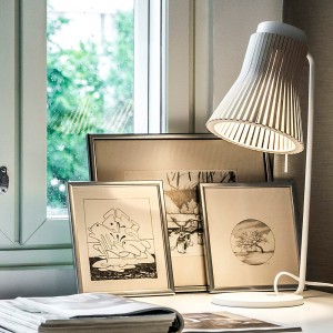 Lampara de mesa elegante Secto Petite 4620