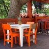 Mesa Alfresco cuadrada de Loll Designs. Productos hechos con material reciclado.
