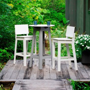 Taburete Fresh Air con respaldo de Loll Designs. Productos hechos con material reciclado.
