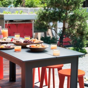 Mesa Fresh Air rectangular de Loll Designs. Productos hechos con material reciclado.
