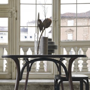 Mesa comedor Arch de GTV Thonet Vienna. Mesas modernas para salón y comedor.