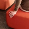 Pouf Opera para salón de Softline. Sillones y poufs de diseño nórdico.