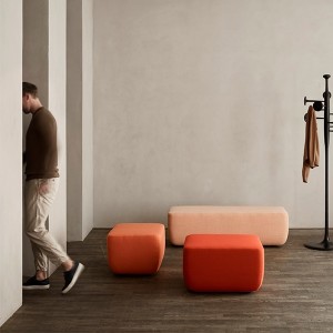 Pouf Opera para salón de Softline. Sillones y poufs de diseño nórdico.