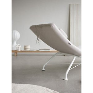 Silla relax lounge escultural de lineas elegantes Sense del fabricante Softline.