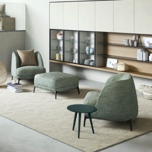 Mesa trio de Novamobili. Compuesta de mader barnizada. Execelente diseño.