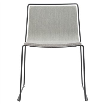 Silla tapizada Alo de Ondarreta. Sillas de diseño. Silla tapizada para interior.