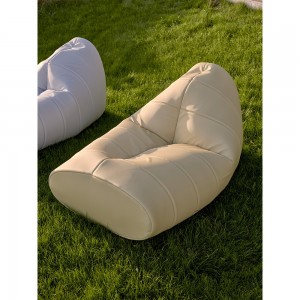 Pouf estilo saco cómodo Sitt para dormitorio de Softline. Poufs de diseño.