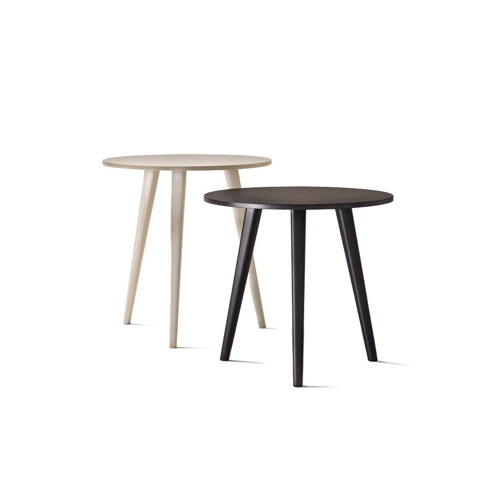 Mesa trio de Novamobili. Compuesta de mader barnizada. Execelente diseño.