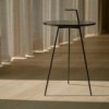 Mesa auxiliar de diseño Stok de Softline. Mesas de madera estilo nórdico.