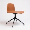 Silla Bob XL giratoria tapizada de Ondarreta. Sillas modernas.
