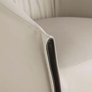 Sillón Bodo tapizado de Bonaldo. Mobiliario de muebles de diseño italiano.