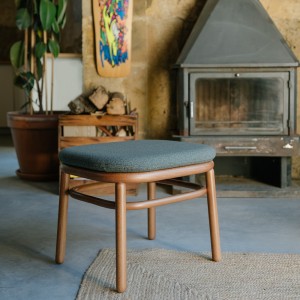 Pouf Lana madera de Ondarreta. Poufs de diseño.