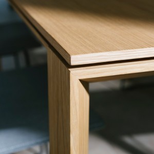 Mesa extensible moderna Iru de Ondarreta. Mobiliario de diseño