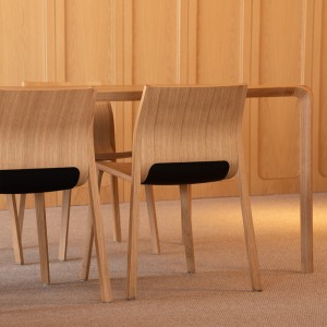 Silla de madera Silu de Ondarreta. Sillas modernas.