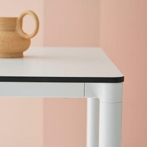 Mesa Moon Rectangular de Bontempi. Catálogo de mesas fijas o extensibles de diseño italiano.