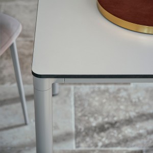 Mesa Moon Rectangular de Bontempi. Catálogo de mesas fijas o extensibles de diseño italiano.