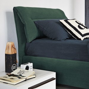 Cama Campo individual de Bonaldo. Mobiliario de diseño para el hogar.