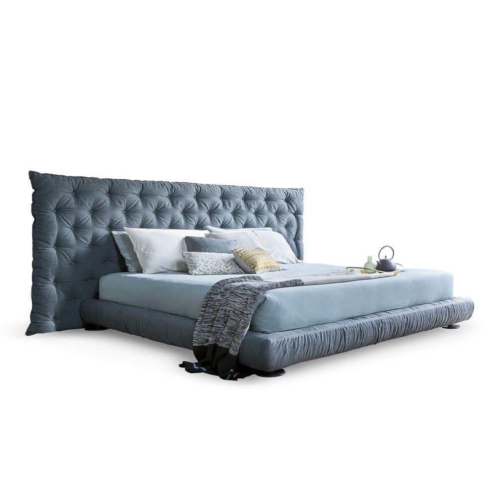 Cama Full Moon de Bonaldo. Mobiliario de diseño italiano para camas.