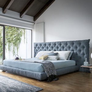 Cama Full Moon de Bonaldo. Mobiliario de diseño italiano para camas.