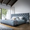 Cama Full Moon de Bonaldo. Mobiliario de diseño italiano para camas.