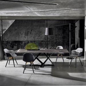 Mesa Millennium de madera o mármol de Bontempi. Muebles modernos italianos.