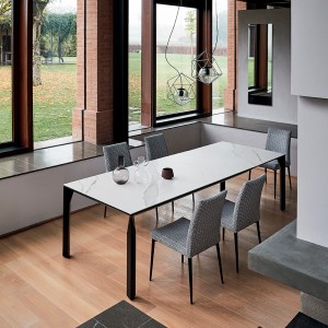 Mesa Mirage con sobre de marmol o cerámica de Bontempi. Mesa de diseño italiano.