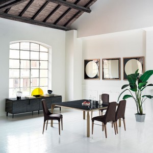 Mesa Mirage con sobre de marmol o cerámica de Bontempi. Mesa de diseño italiano.