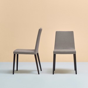 Silla Dress 530 de Pedrali. Sillas de diseño. Sillas tapizadas de salón.