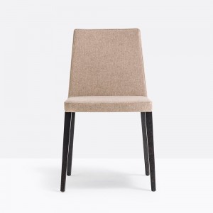Silla Dress 530 de Pedrali. Sillas de diseño. Sillas tapizadas de salón.