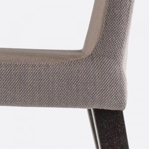 Silla Dress 530 de Pedrali. Sillas de diseño. Sillas tapizadas de salón.