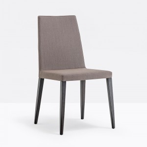 Silla Dress 530 de Pedrali. Sillas de diseño. Sillas tapizadas de salón.