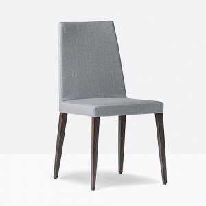 Silla Dress 530 de Pedrali. Sillas de diseño. Sillas tapizadas de salón.