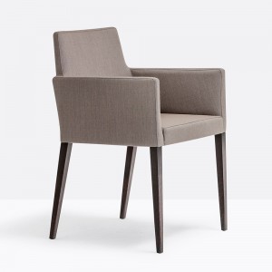 Sillón Dress 535 de Pedrali. Sillones y sillas de diseño italiano moderno.