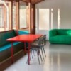 Mesa Two-colour de diseño moderna y elegante de Hay para instalaciones.