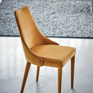 Silla Clara Tapizada de Bontempi. Sillas de comedor de diseño. Sillas y taburetes.